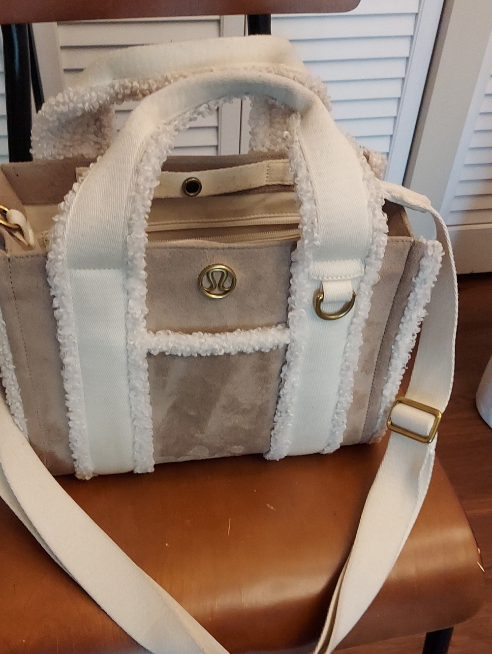 Lululemon Athletica Sherpa Trim Bag with Removable Strap